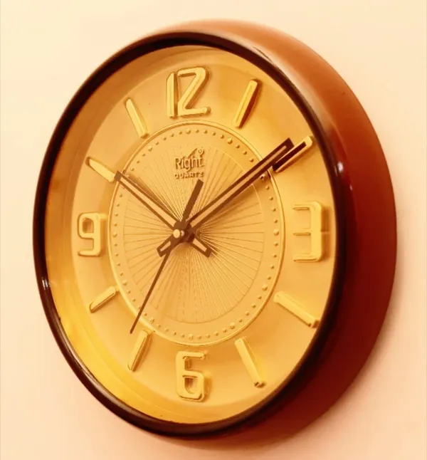 Golden_Embossed_3D_Dialer_Designer_Wall_Clock_|_Cola_&_Gold_Plastic_Frame