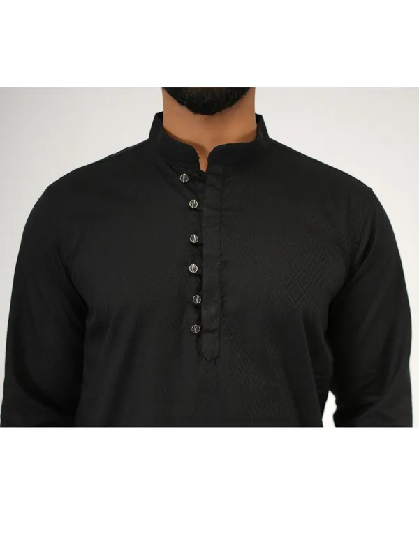 Men_Solid_Cotton_Kurta_Black