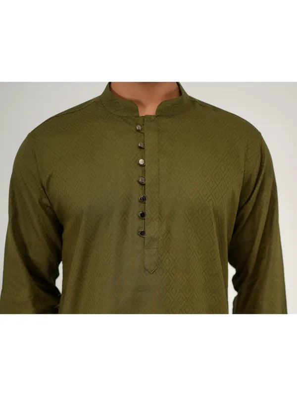 Men_Solid_Cotton_Kurta_Mehendi