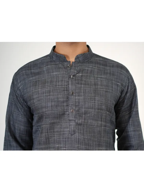 Men_Solid_Cotton_Kurta_Black