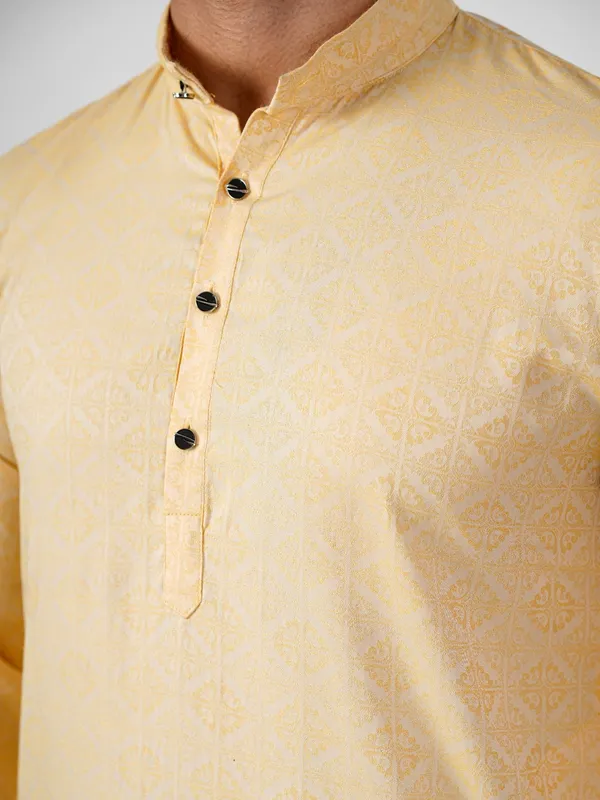 Men_Abstract_Print_Cotton_Blend_Kurta_With_Orange
