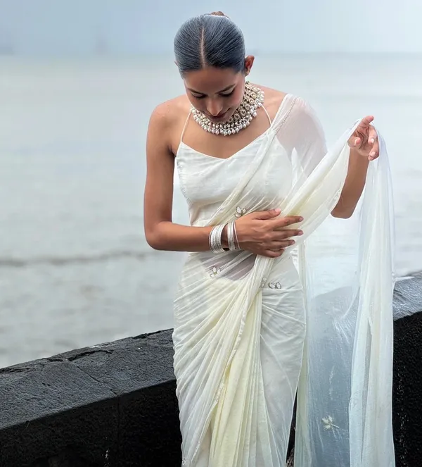 White_Leaf_Cut_Dana_silver_Saree_For_Women