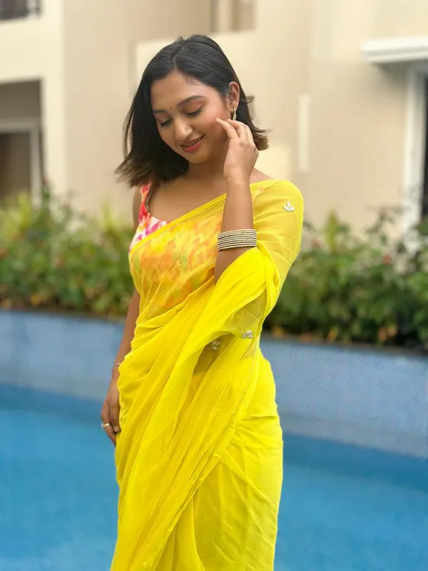 Yellow_Leaf_Cut_Dana_silver_Saree_For_Women