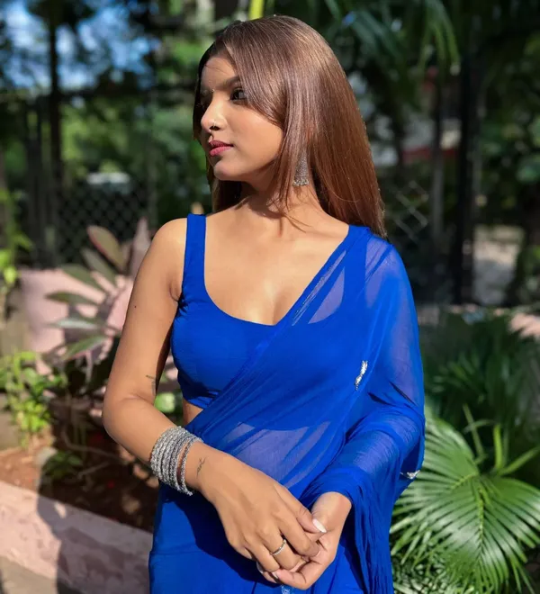 Blue_Leaf_Cut_Dana_silver_Saree_For_Women