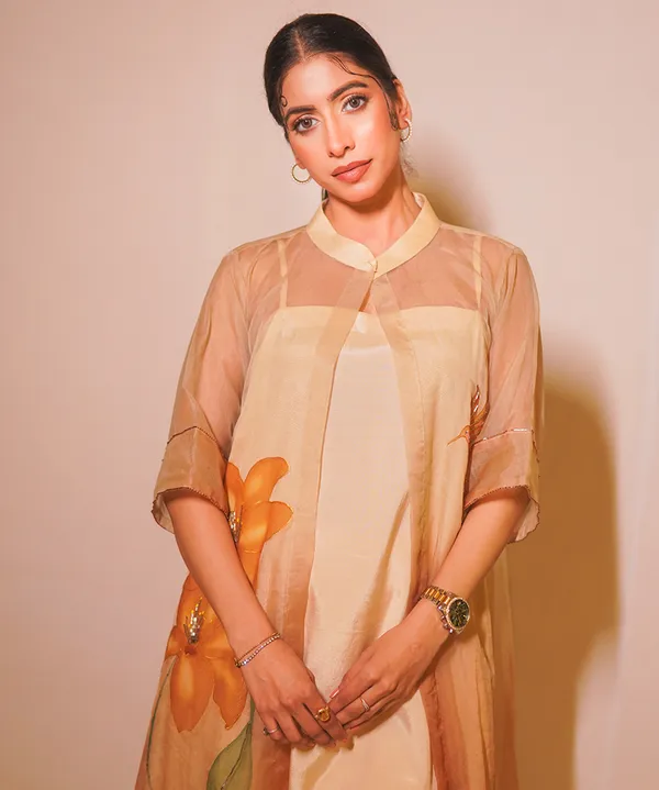 Apricot_Bloom_Hand-Painted_Organza_Kurta_Set