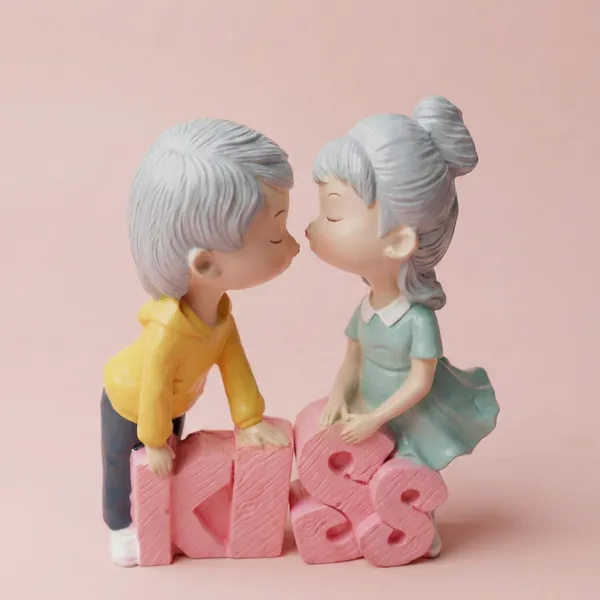 Tavasyya_Kissing_Couple_on_KISS_Base_Valentine's_Gift_|_Cute_Romantic_Couple_Statue_Showpiece_for_Girlfriend_Boyfriend_|_Valentine_Day_Him,_Love_Decorative_Home_Decor_|_Kiss_Day_Gift