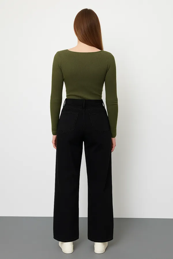 Black_Wide-Leg_Straight_Fit_Stretchable_Jeans