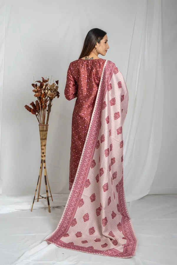 Off-White_Multi_Premium_Fabric_Straight_Auraya_Kurta_Set_For_Women