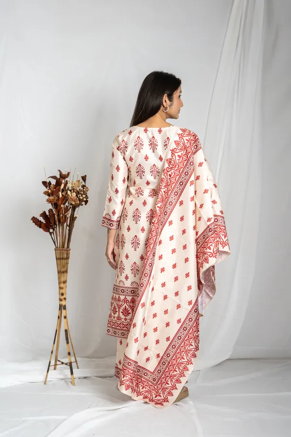 Off-White_&_Maroon_In_Premium_Fabric_Elegance_Festive_Kurta_Set_For_Women