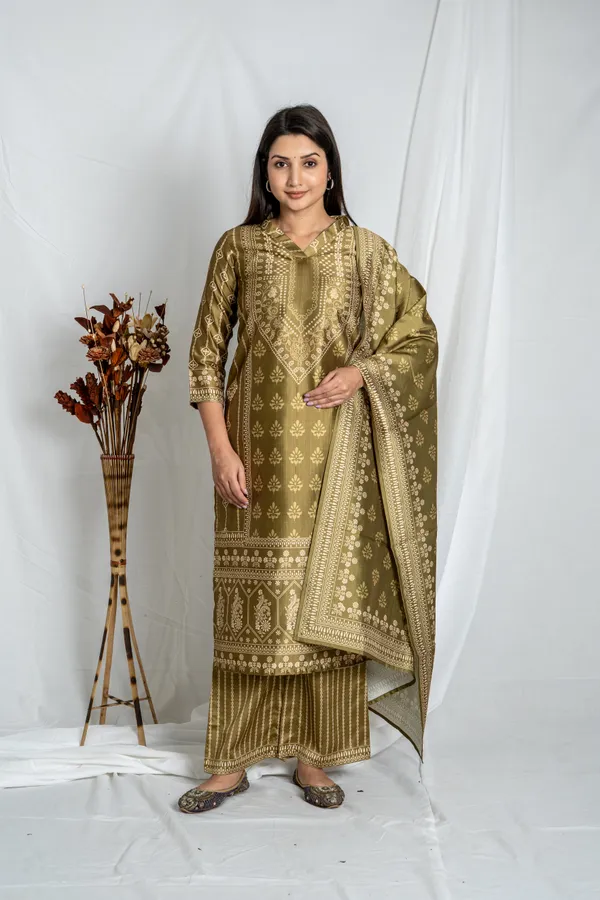 Green_Printed_Premium_Fabric_Festive_Kurta_Set_For_Women