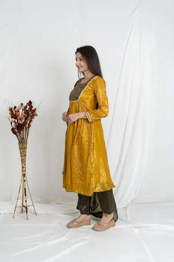 Blue_&_Pink_Gold_Crush_Top_Bottom_Dupatta_Set_For_Women