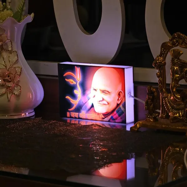 Neem_Karoli_Baba_LED_Light_Box_with_Jai_Shree_Ram_Text_Color_Changing_Night_Lamp_with_Printed_Acrylic_Panel_&_Wooden_Wall_&_Tabletop_Decor