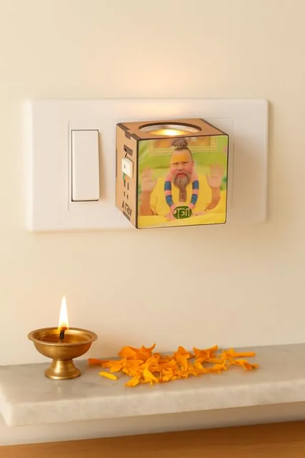 _Wooden_Kapoor_Dani_With_Premanand_Ji_Maharaj_Printed_Image_Plug-In_Camphor_Burner_Night_Lamp_Spiritual_Fragrance_Diffuser_For_Home,_Temple_&_Gifting