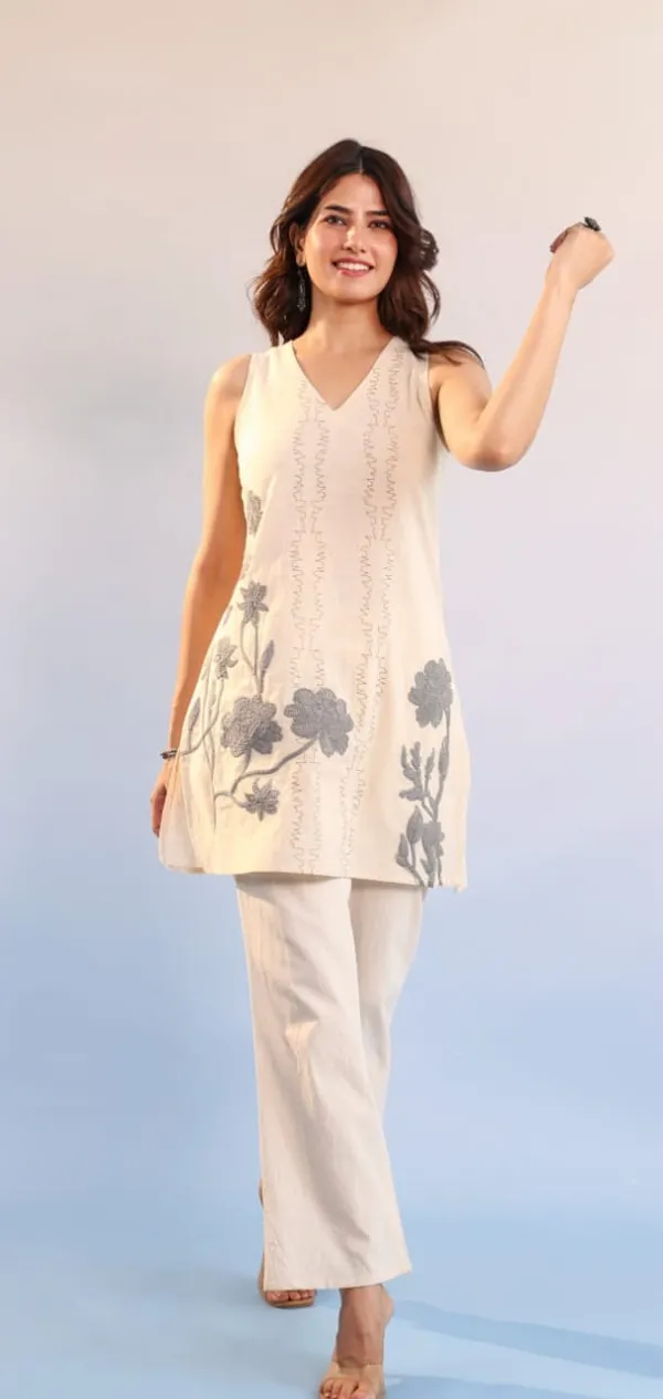 Ivory_embroidered_cotton_tunic_and_pant_set_with_grey_floral_motifs_and_sleek_thread-line_detailing.