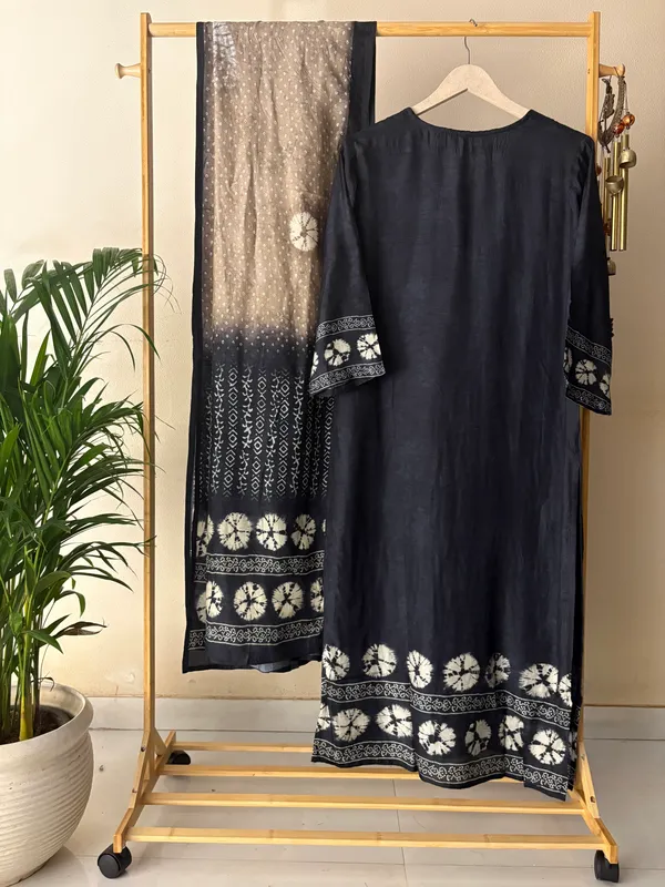 Linen_Chanderi_3-Piece_Suit_with_Kagai_&_Kantha_Work_and_Digital_Print_Dupatta_For_Women