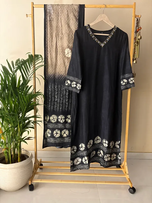 Linen_Chanderi_3-Piece_Suit_with_Kagai_&_Kantha_Work_and_Digital_Print_Dupatta_For_Women
