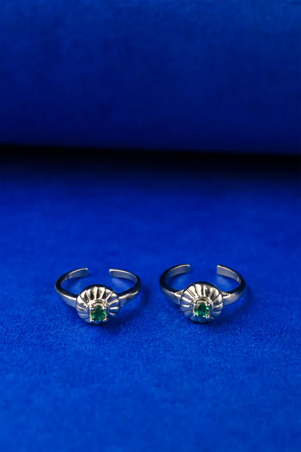 Emerald_Blossom_Silver_925_Adjustable_Trendy_Toe_Ring_For_Women