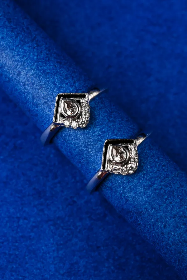Elegant_Square_Sparkle_Silver_925_Adjustable_Trendy_Toe_Ring_For_Women