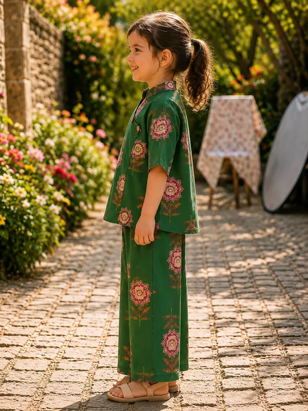 Girls_Green_Floral_Printed_Cotton_Co-Ord_Set_–_Top_&_Wide-Leg_Pants