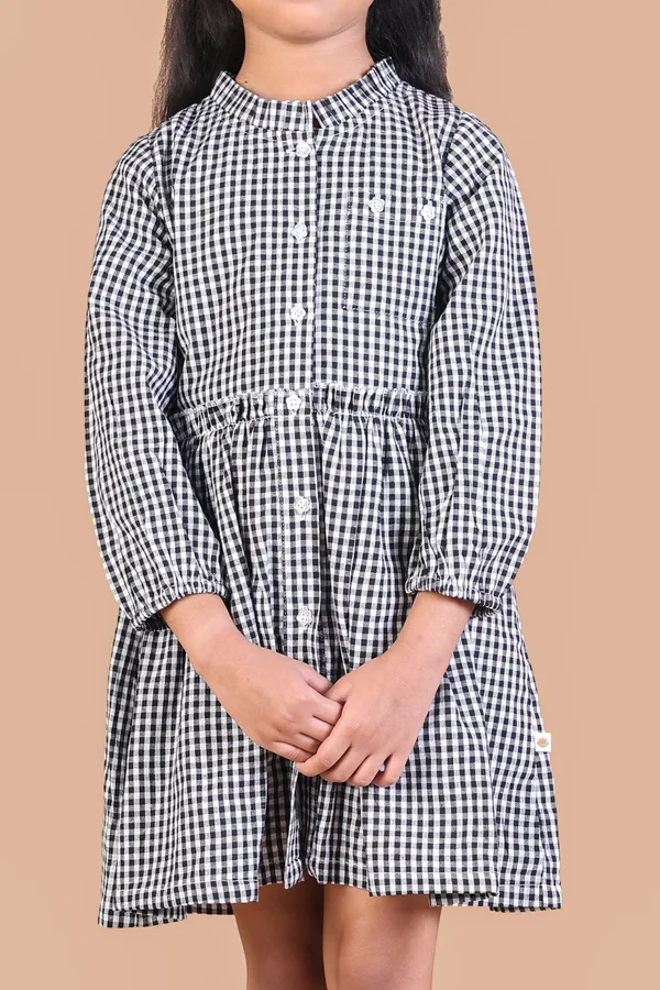 Black_&_White_Cotton_Full_Sleeves_Check_Winter_Dress_For_Girls