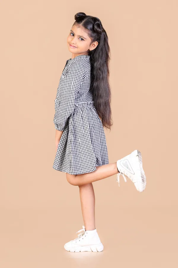 Black_&_White_Cotton_Full_Sleeves_Check_Winter_Dress_For_Girls