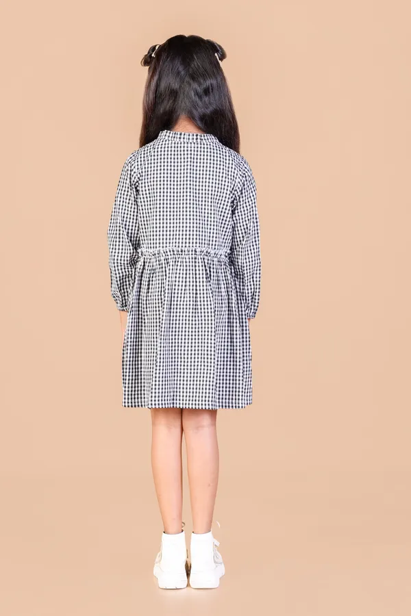 Black_&_White_Cotton_Full_Sleeves_Check_Winter_Dress_For_Girls