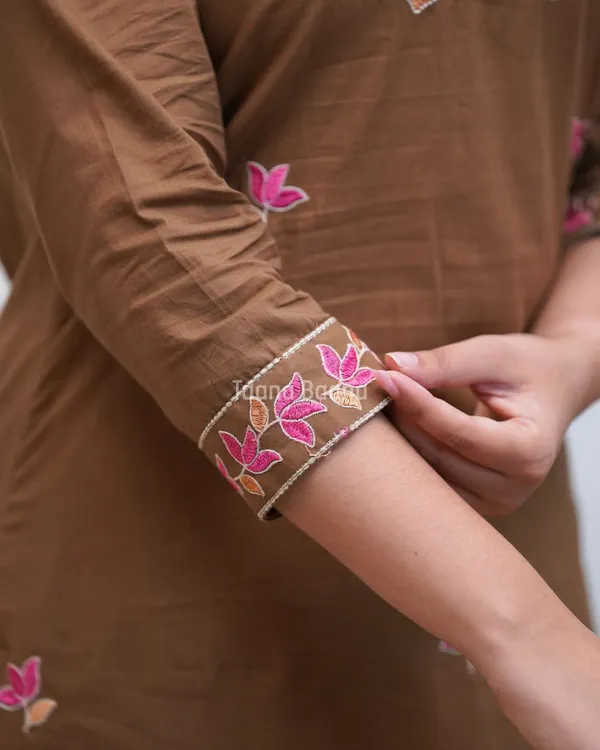 Elegant_Coffee_Brown_Floral_Embroidered_Kurta_Set