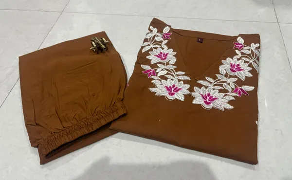 Elegant_Coffee_Brown_Floral_Embroidered_Kurta_Set