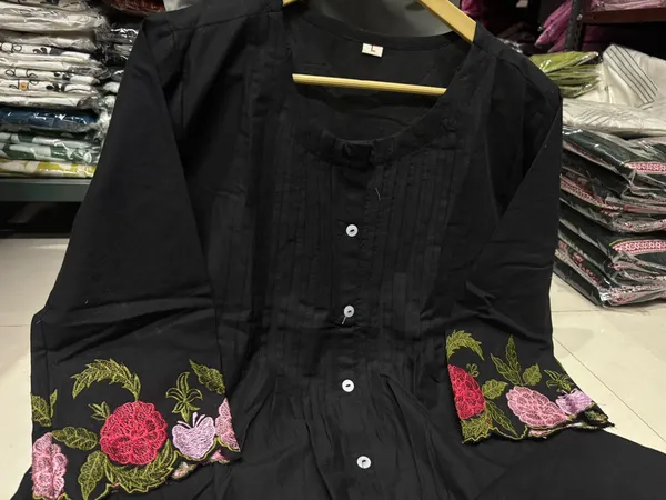 Elegant_Midnight_Black_Floral_Kurta_Set