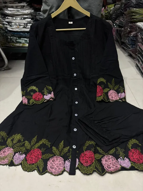 Elegant_Midnight_Black_Floral_Kurta_Set