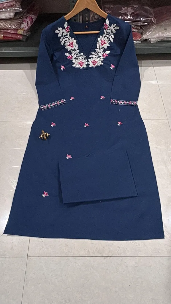 Elegant_Navy_Blue_Floral_Embroidered_Kurta_Set