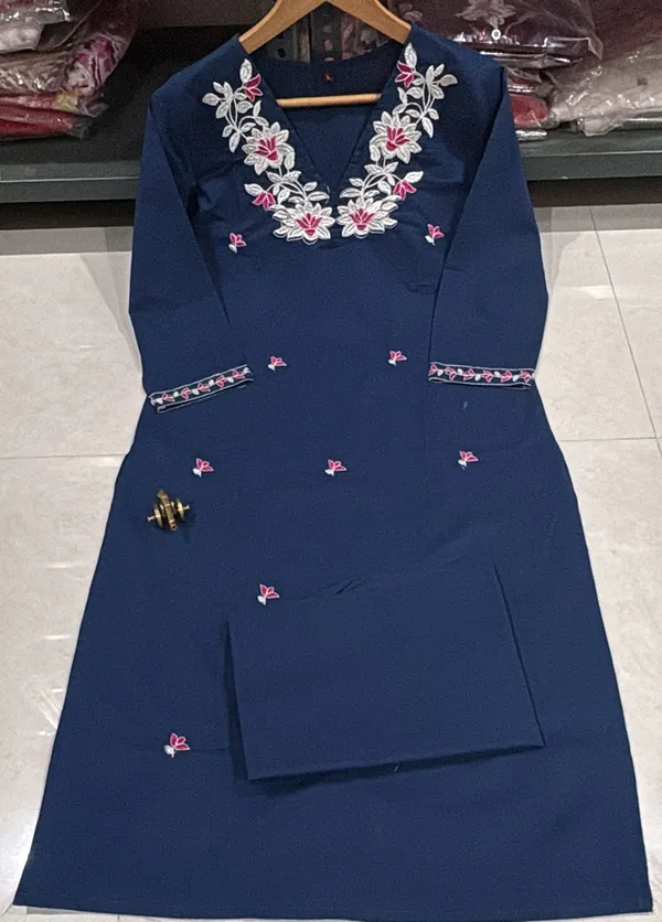 Elegant_Navy_Blue_Floral_Embroidered_Kurta_Set