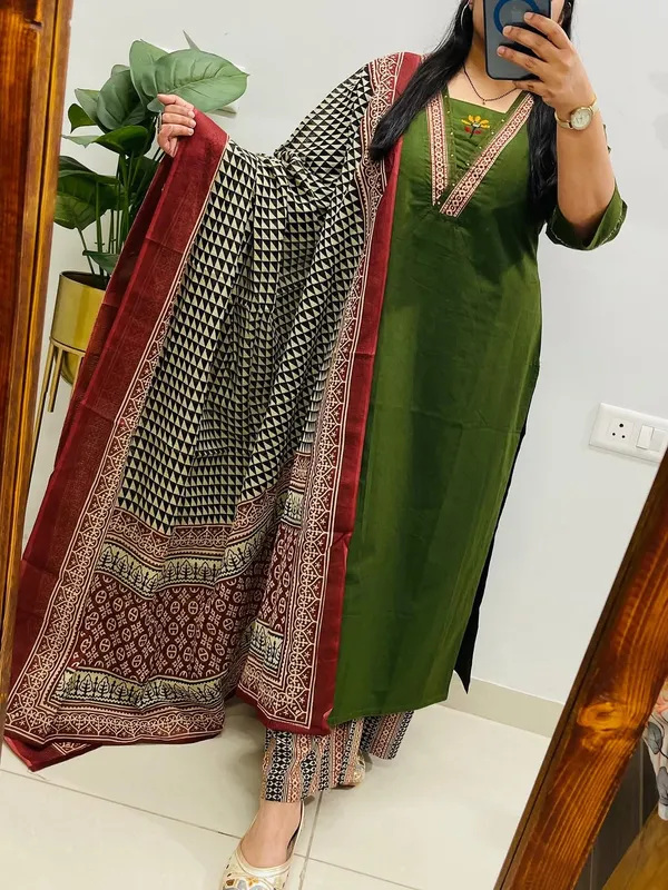 Graceful_Olive_Green_Kurta_Set_with_Printed_Dupatta_&_Ethnic_Pants