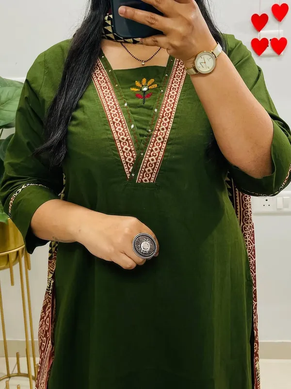 Graceful_Olive_Green_Kurta_Set_with_Printed_Dupatta_&_Ethnic_Pants