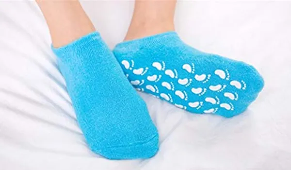 Spa_Gel_Socks_And_Gloves_Set_Moisturizing_Silicone_Gel_Combo_For_Hands_Feet;_Skin_Whitening_Care_Beauty_Spa_Treatment_Hydrating_Cool_Soft_Cotton_Booties_&_Gloves_For_Dry_Hard_Cracked_Skin_(Blue)