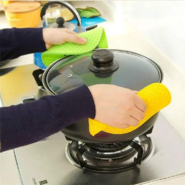 Multicolor_Heat_Insulation_Honeycomb_Design_Small_Round_Silicone_Tableware_Bowl_Dish_Plate_Mat