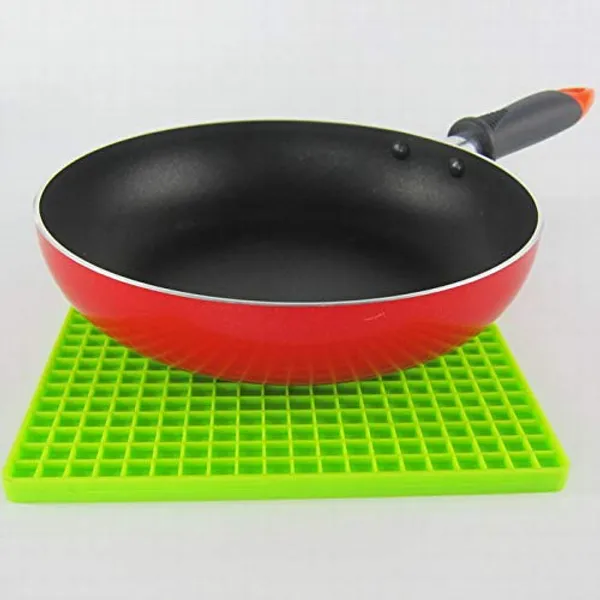 Multicolor_Square_Shape_Silica_Gel_Anti_Hot_Heat_Resistant_Trivets,Car_Dashboard_Anti_Slip_Resistant_Pad_Dining_Table_Mat,Size_18Cm_Set_Of_4
