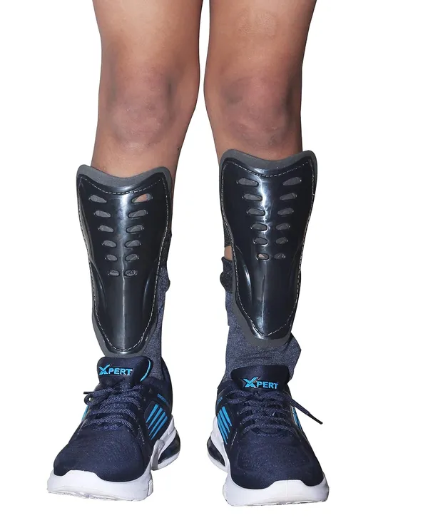 Football_Shinguards_For_Boys_Kids_Lightweight_Adjustable_Soccer_Shin_Guards_With_Breathable_Design_Durable_Comfortable_Protection_For_Training_1_Pair_Black_12_Hole