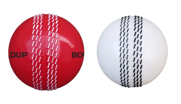Red_&_White_Rubber_&_Syenthetic_Premium_&_Elegant_Cricket_Ball_For_Sports_(Pack_Of_2)
