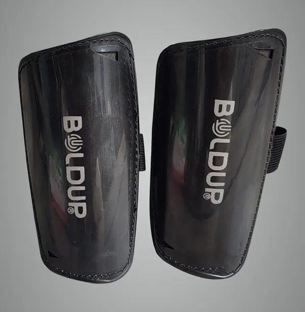 Black_Plastic_&_Foam_Premium_&_Elegant_Football_Shinguard_For_Sports_(Pack_of_4)