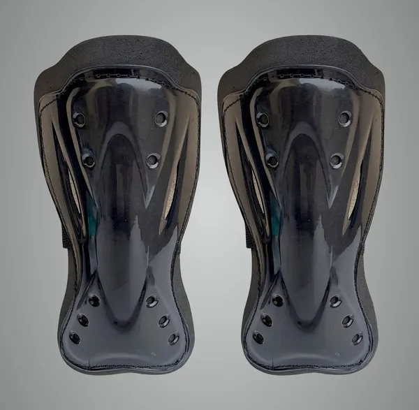 Black_Plastic_&_Foam_Premium_&_Elegant_Football_Shinguard_For_Sports_(Pack_of_4)