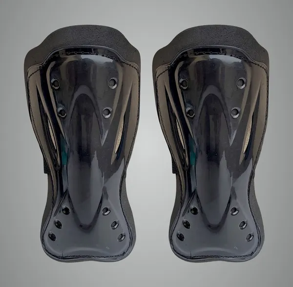 Black_Plastic_&_Foam_Premium_&_Elegant_Football_Shinguard_For_Sports_(Pack_of_4)