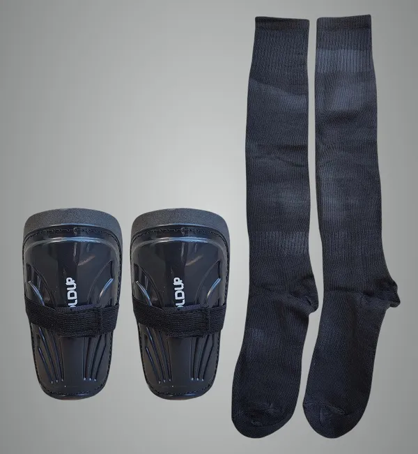 Black_Plastic_&_Foam_Premium_&_Elegant_Football_Shinguard_For_Sports