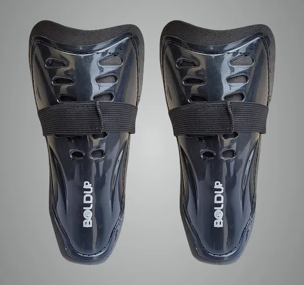 Black_Plastic_&_Foam_Premium_&_Elegant_Football_Shinguard_For_Sports_(Pack_of_4)