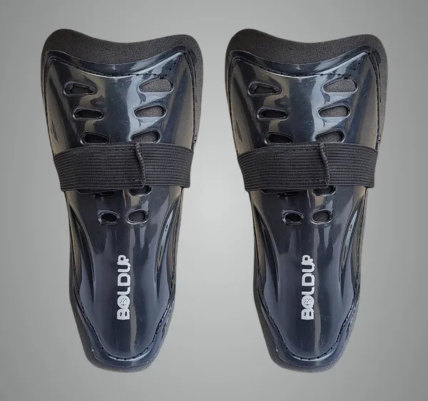 Black_Plastic_&_Foam_Premium_&_Elegant_Football_Shinguard_For_Sports_(Pack_of_4)