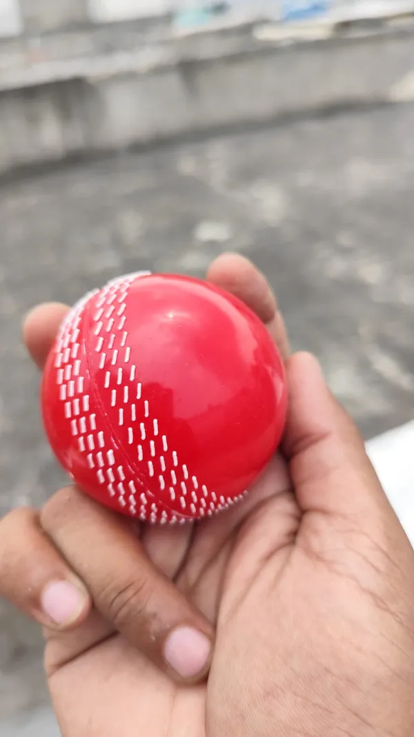 Red_Rubber_&_Syenthetic_Premium_&_Elegant_Cricket_Ball_For_Sports_1_pc