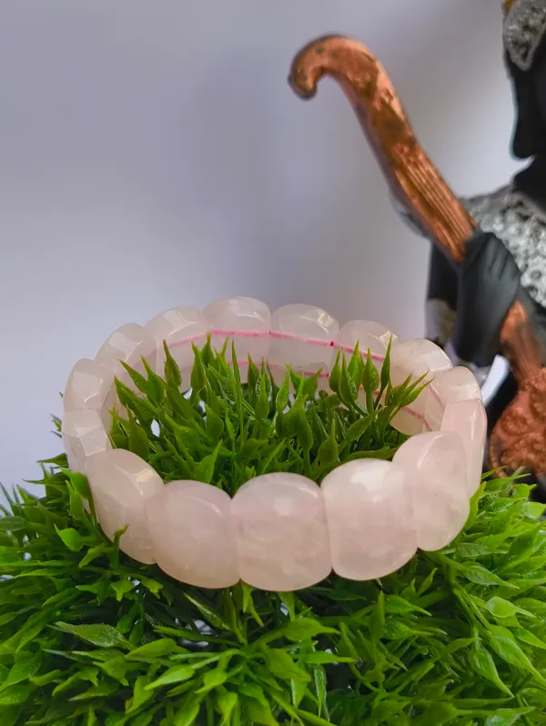 Rose_Quartz_Stylish_Oval_Faced_bracelet_-Everyday_unconditional_love_stone