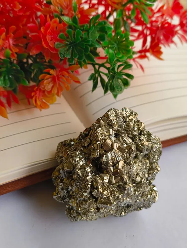 Pyrite_Cluster_(100_to_150grm)
-Original_Natural_Earth