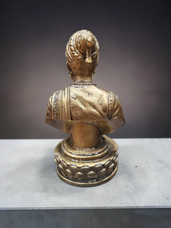 Chhatrapati_Shivaji_Maharaj_Bust_Statue_–_Antique_Finish_Poly_Resin_Shivaji_Idol_for_Home_Decor,_Office_Desk_&_Gift_DA-118