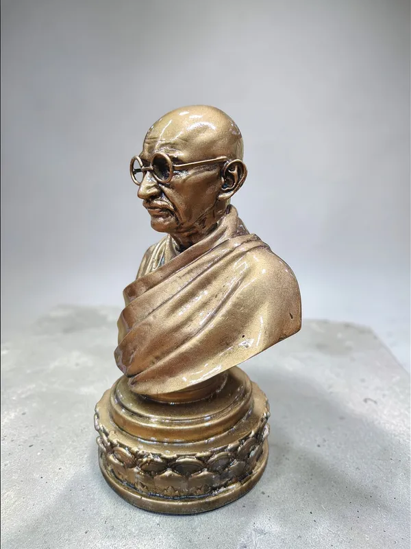 Mahatma_Gandhi_Bust_Statue_|_Gold_Finish_Fiber_Poly_Resin_Inspirational_Decorative_Showpiece_DA-113